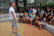 <h5>Unser Outdoor-Klassenzimmer</h5><p>Bei schönem Wetter kann der Unterricht in das Outdoor-Klassenzimmer verlegt werden.</p>