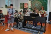 <h5>Das Musikzimmer</h5><p>Auch die Musiktalente sind in der Friedenschule am rechten Ort.</p>