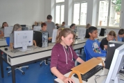 <h5>Der Informatik-Raum</h5><p>Zwei Computerräume bieten insgesamt 32 Schülerarbeitsplätze.</p>